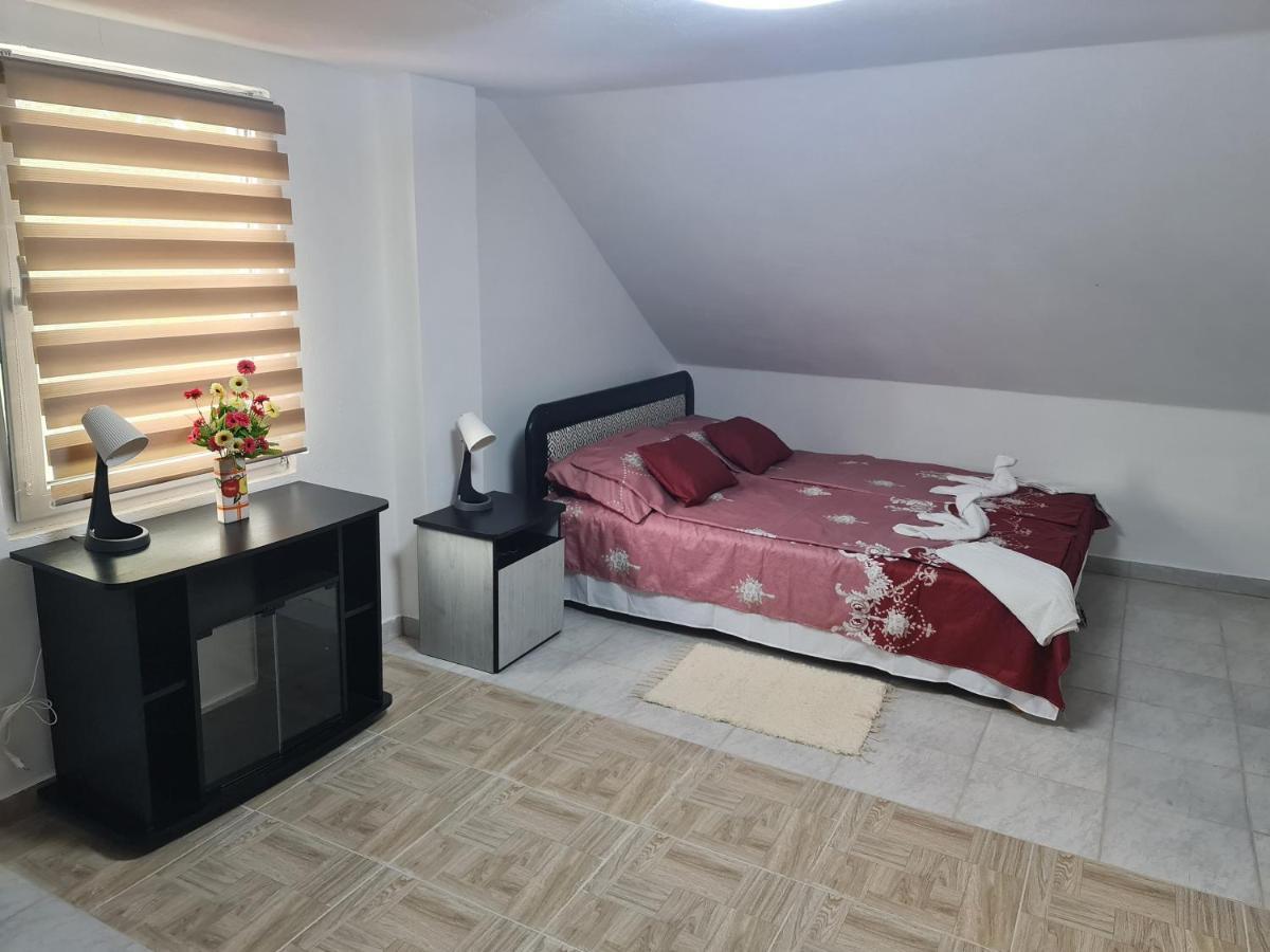 Апартаменты Hobby Vendeghaz Кишкунмайша Экстерьер фото
